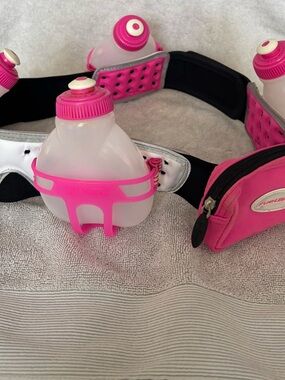 FuelBelt 4-Bottle Hydration Waist Pack Belt 8 fl oz Push Cap Refillable PINK.
